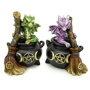 Figurine Elements - Bébé Dragon dans Chaudron Magique & Balai de Sorcier